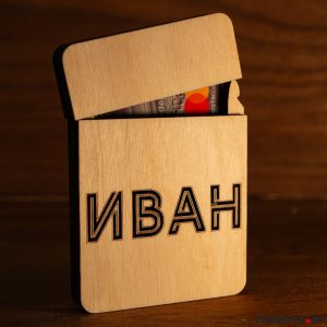 Дървен картодържател